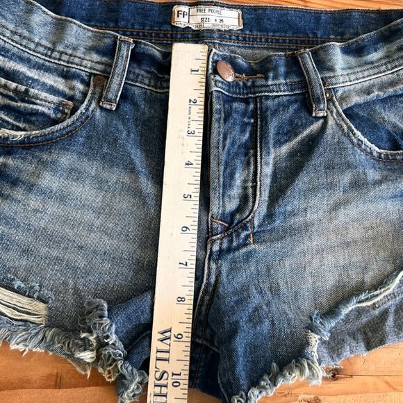 Free People Shorts Womens 26 Denim Cutoff Button Fly Summer Beach Vacation - Picture 9 of 14